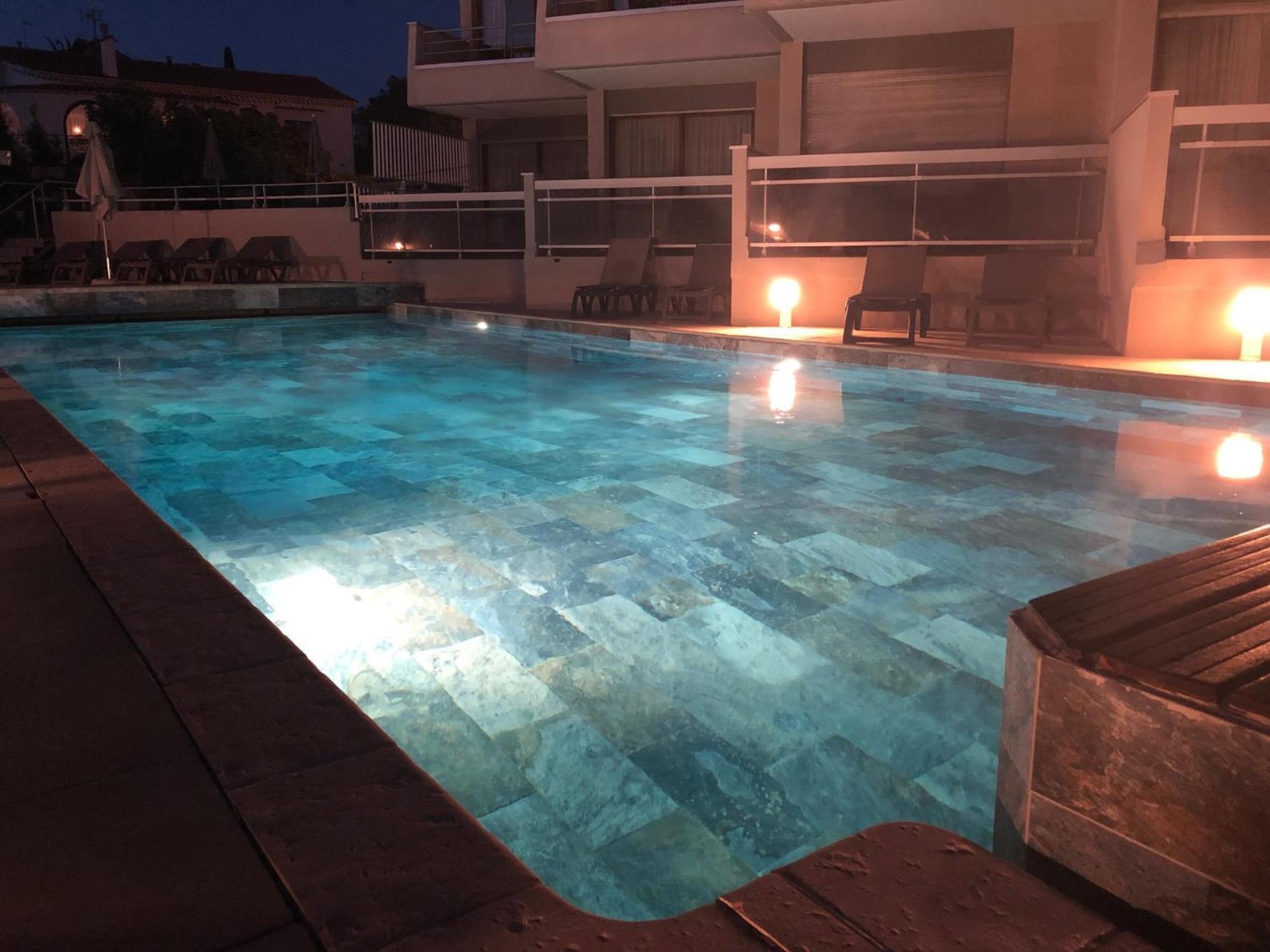 Hotel Brise de Mer - Piscine intérieure&extérieure Saint-Raphaël Exterior foto